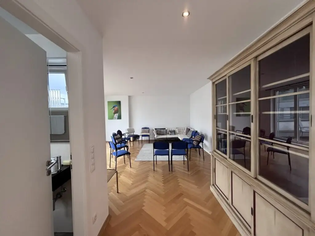 Dachterrassenwohnung ohne Dachschrägen – Erstklassige Lage nahe Börse und Rudolfsplatz