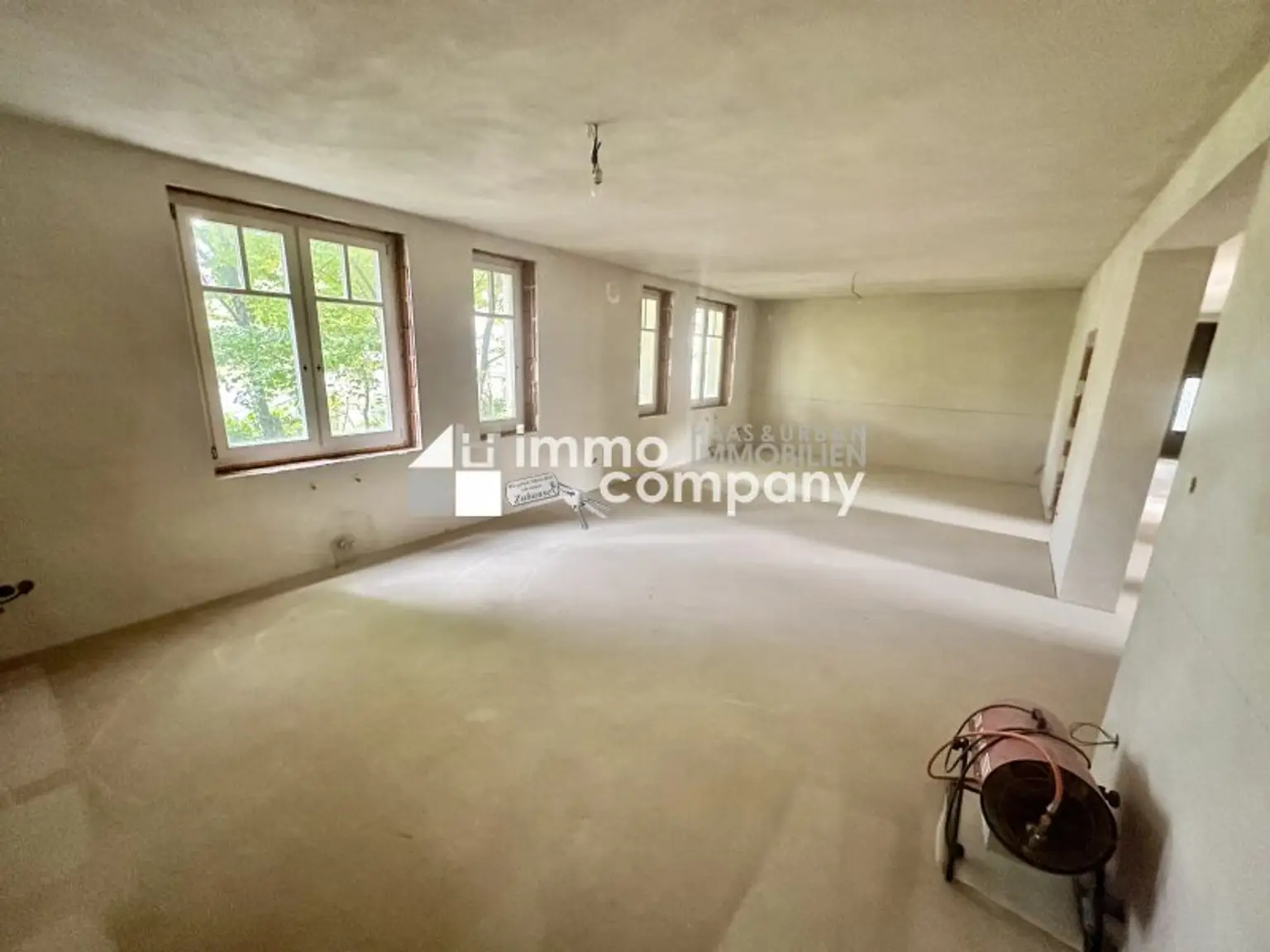 Luxuriöse Villa in Hamuliakovo: 600m², 14 Zimmer, Erstbezug mit Stadt- und Grünblick!