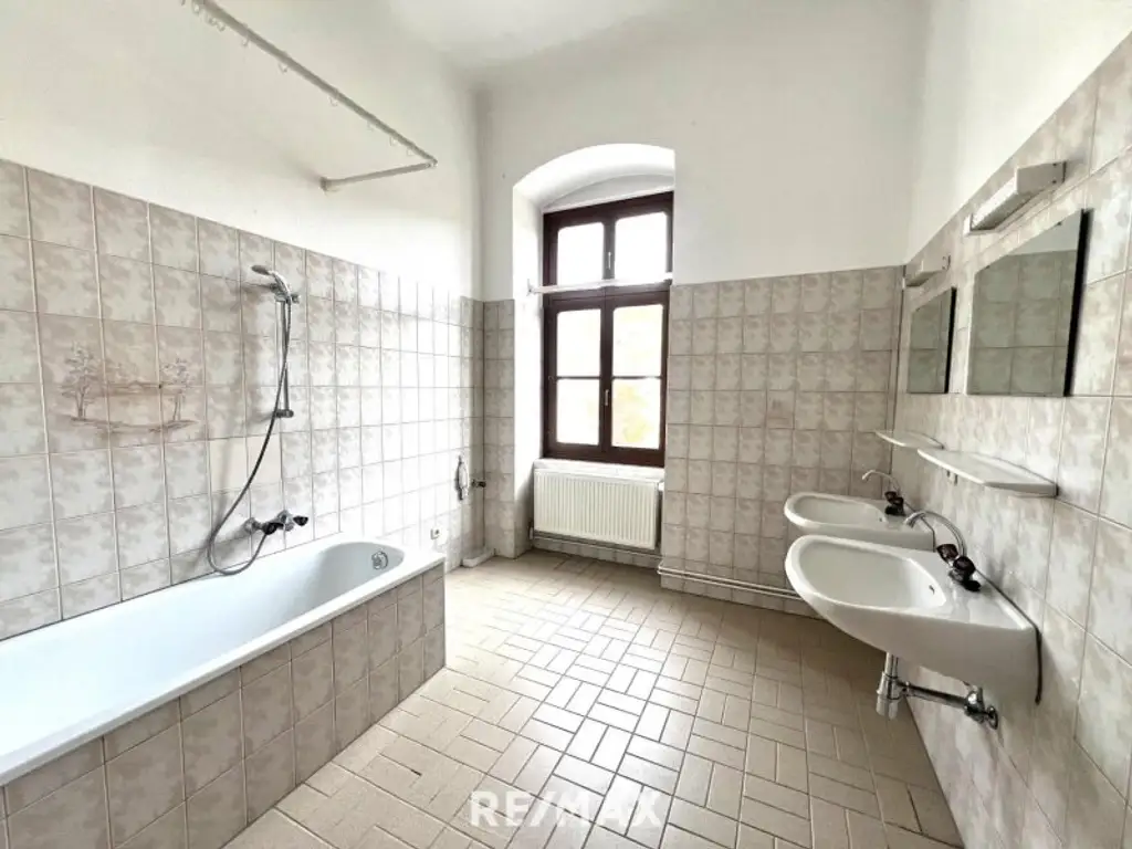 Charakteristisches Zinshaus im Ortszentrum