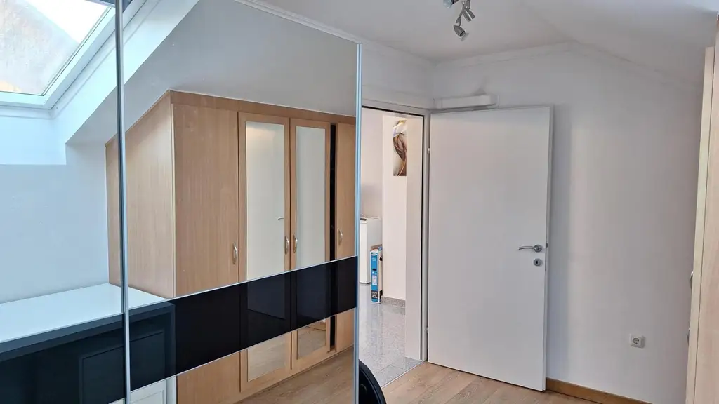 „Sonniges Dachgeschoss-Highlight in Gralla!“ 4 Zimmer Garage und mehr...