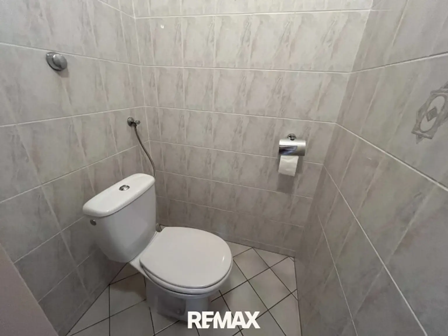 separates WC