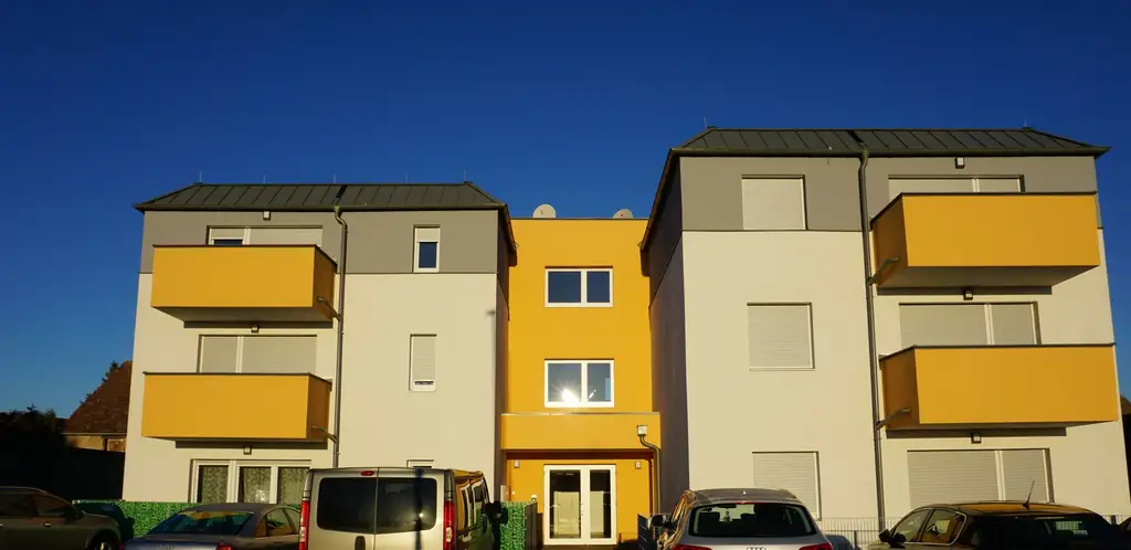 Moderne 3-Zimmer Wohnung mit Balkon und Parkplatz Top 22