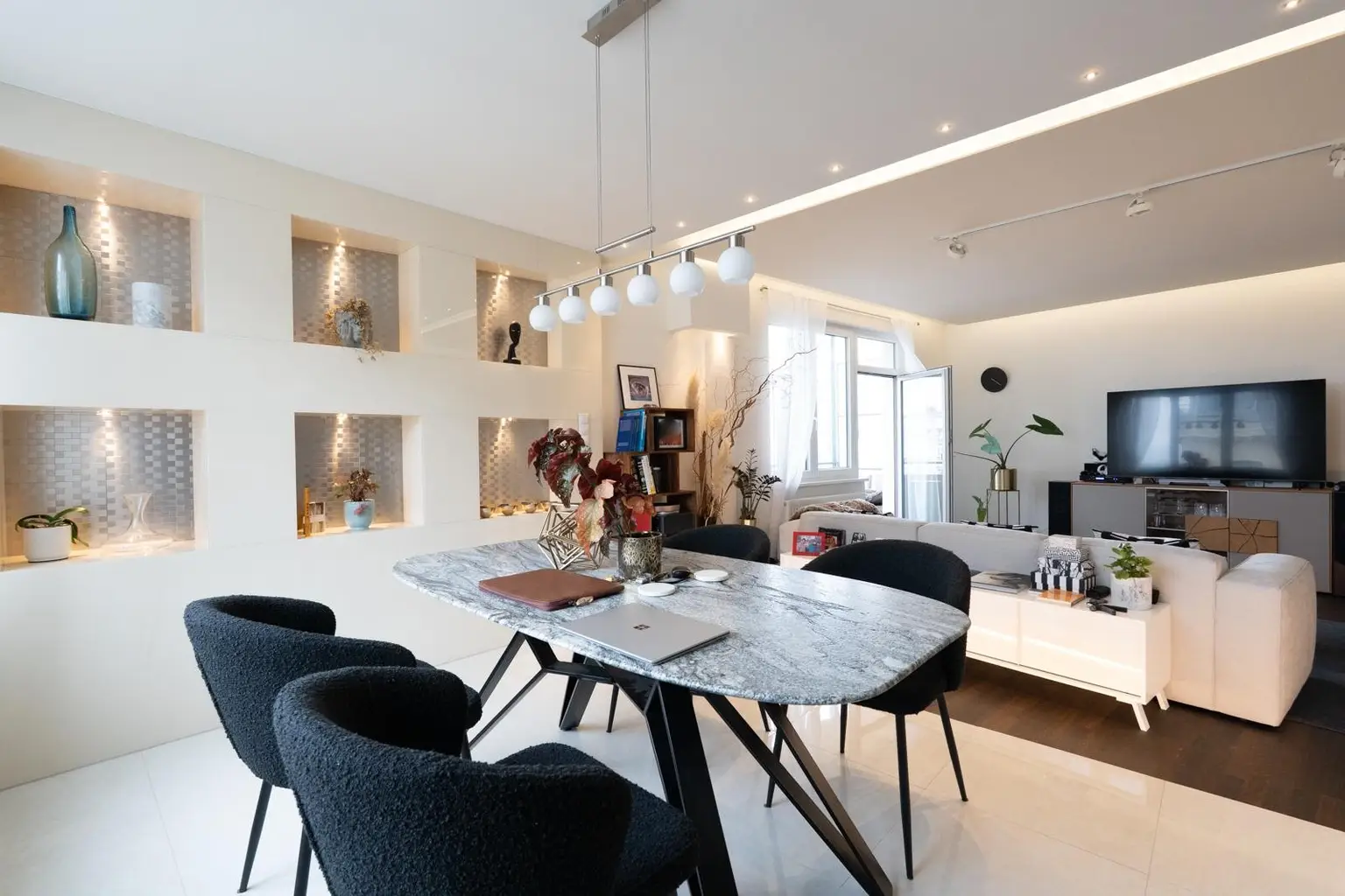 Stilvolles City Living mit Jacuzzi, 2 Balkonen und Weitblick!