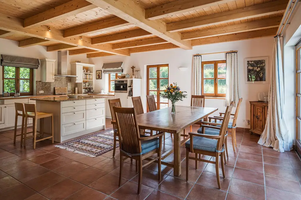 Familienanwesen - stilvoll mit großem Garten und Schwimmteich