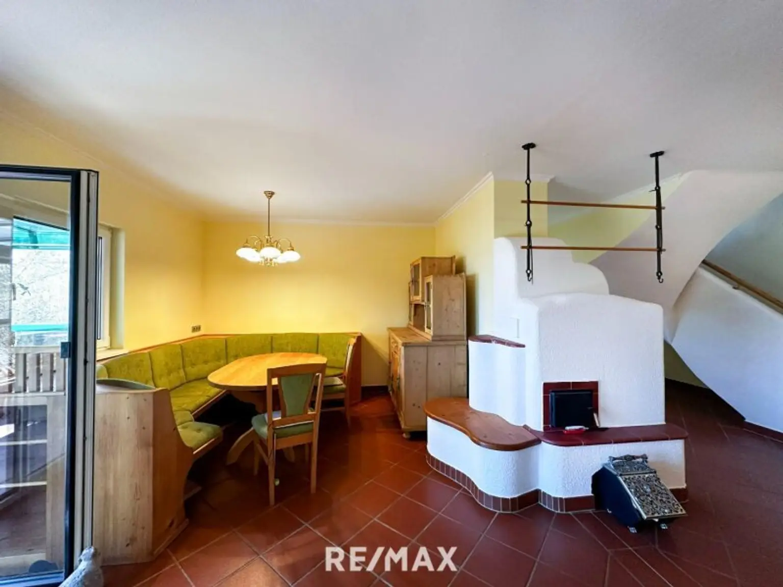 gemütlicher Kachelofen