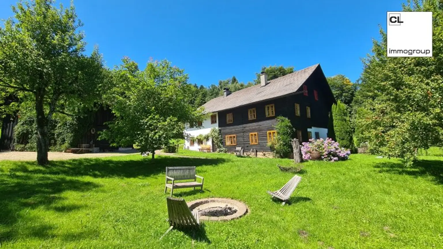 Ein Zuhause wie aus einer anderen Zeit - Bauernhaus in Alleinlage im Attergau