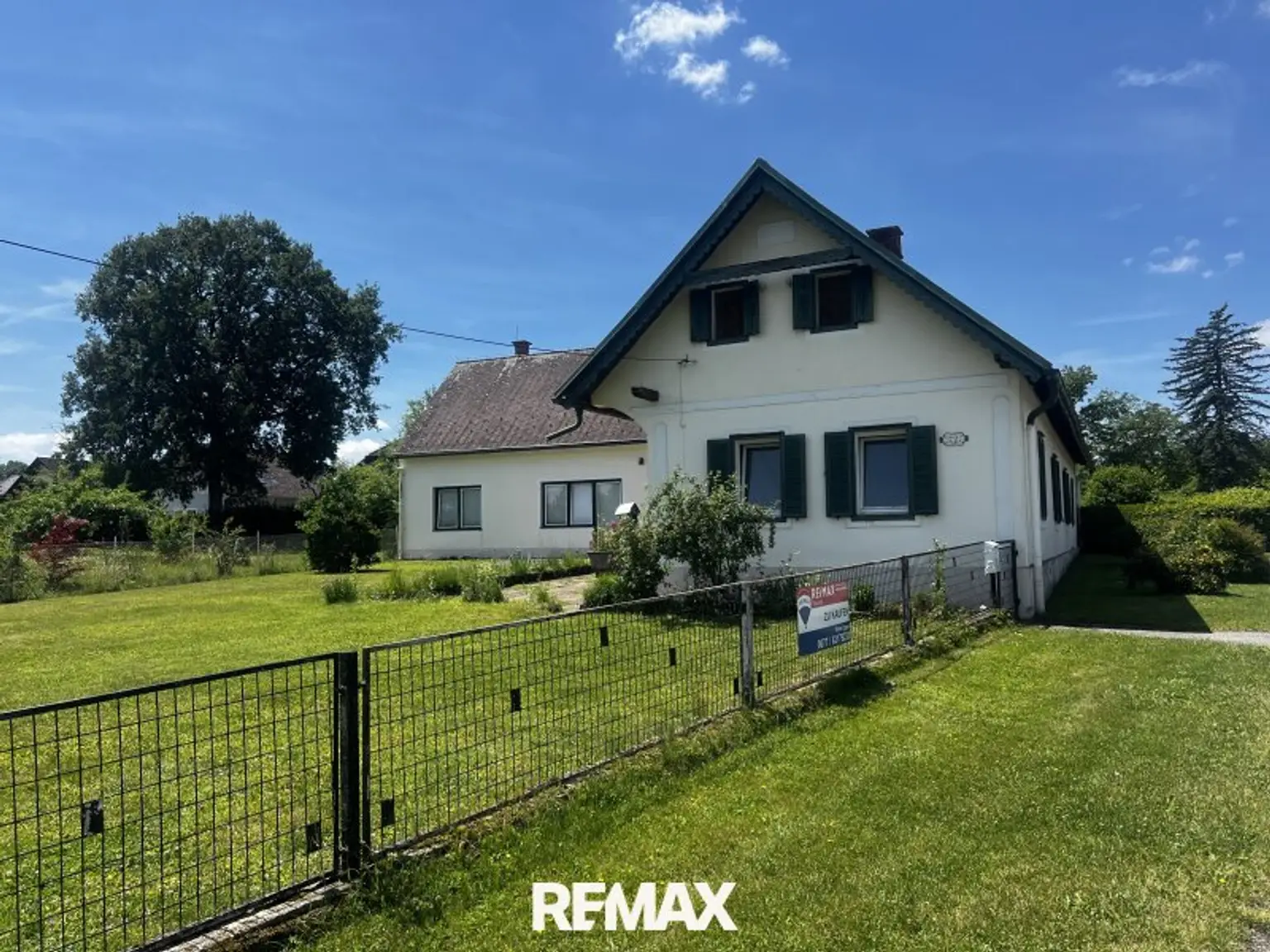Garten und Hausrückseite
