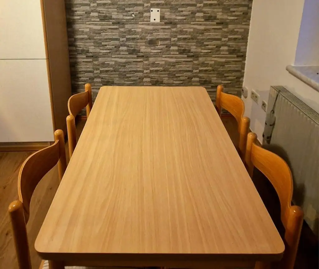 Golfer und Thermenliebhaber aufgepasst! Entzückende ruhige Terrassenwohnung mit Reihenhauscharakter.