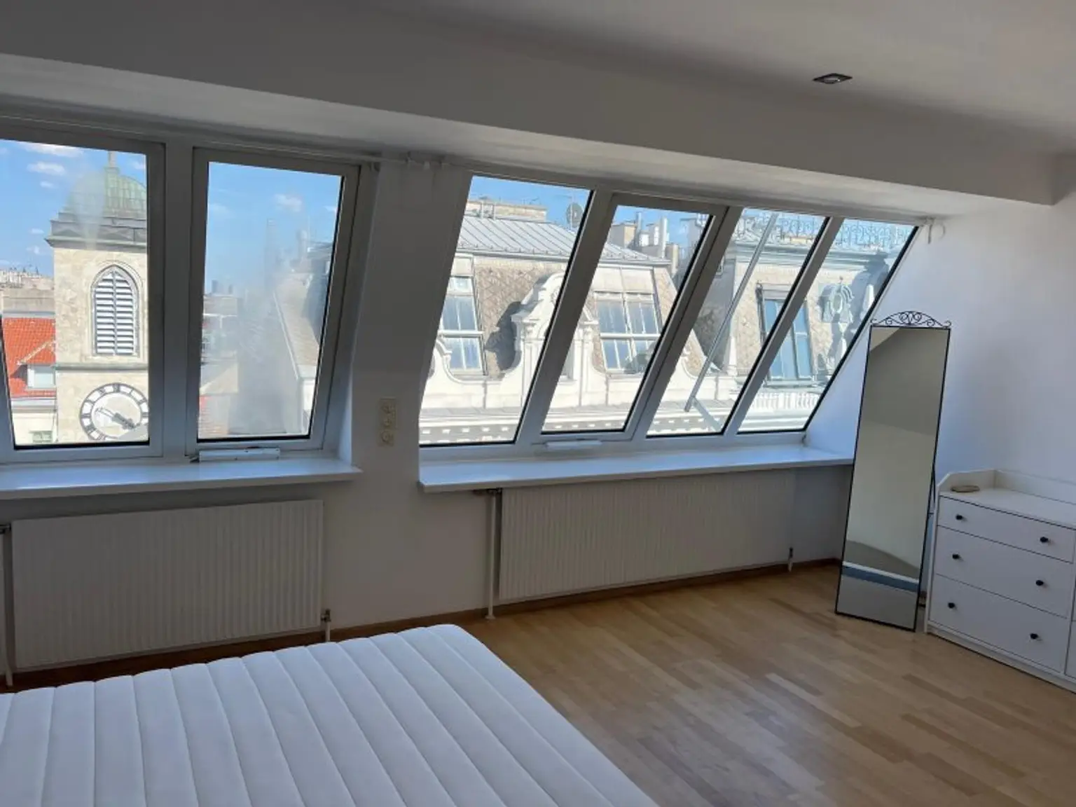 Lichtdurchflutete Maisonette mit 2 Terrassen Nähe Staatsoper!