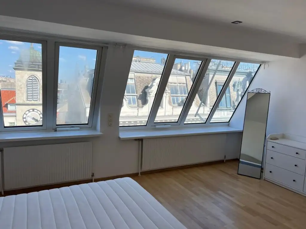 Lichtdurchflutete Maisonette mit 2 Terrassen Nähe Staatsoper!