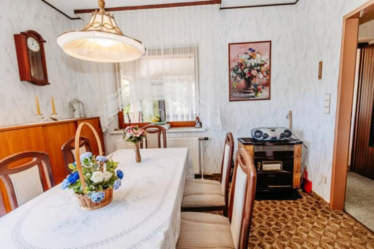 Elegantes, gepflegtes Einfamilienhaus mit Garage und uneinsehbarem Garten, Altbaumbestand