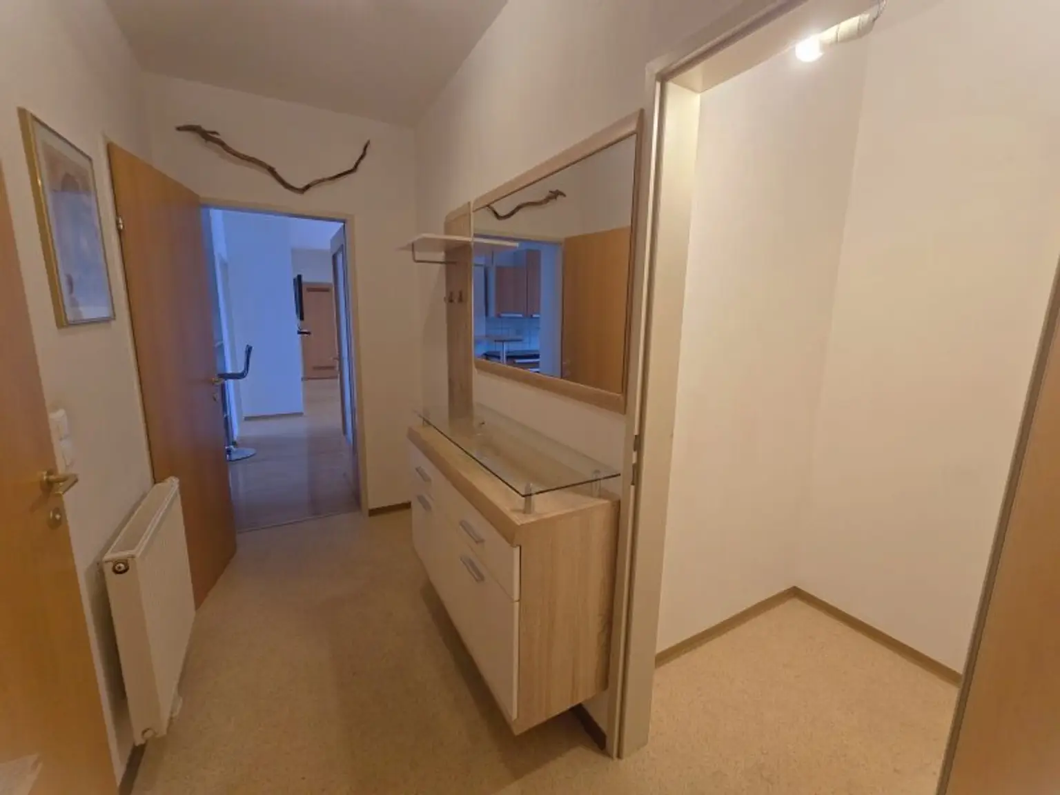 + Traumhafte Fernblickdachterrassenwohnung 80m² +  Dachterrasse 5,62 m² + Klimaanlage, moderne Dan-Küche + 4 lichtdurchflutete Zimmer +  €199.000,-  + Tiefgaragenplatz +