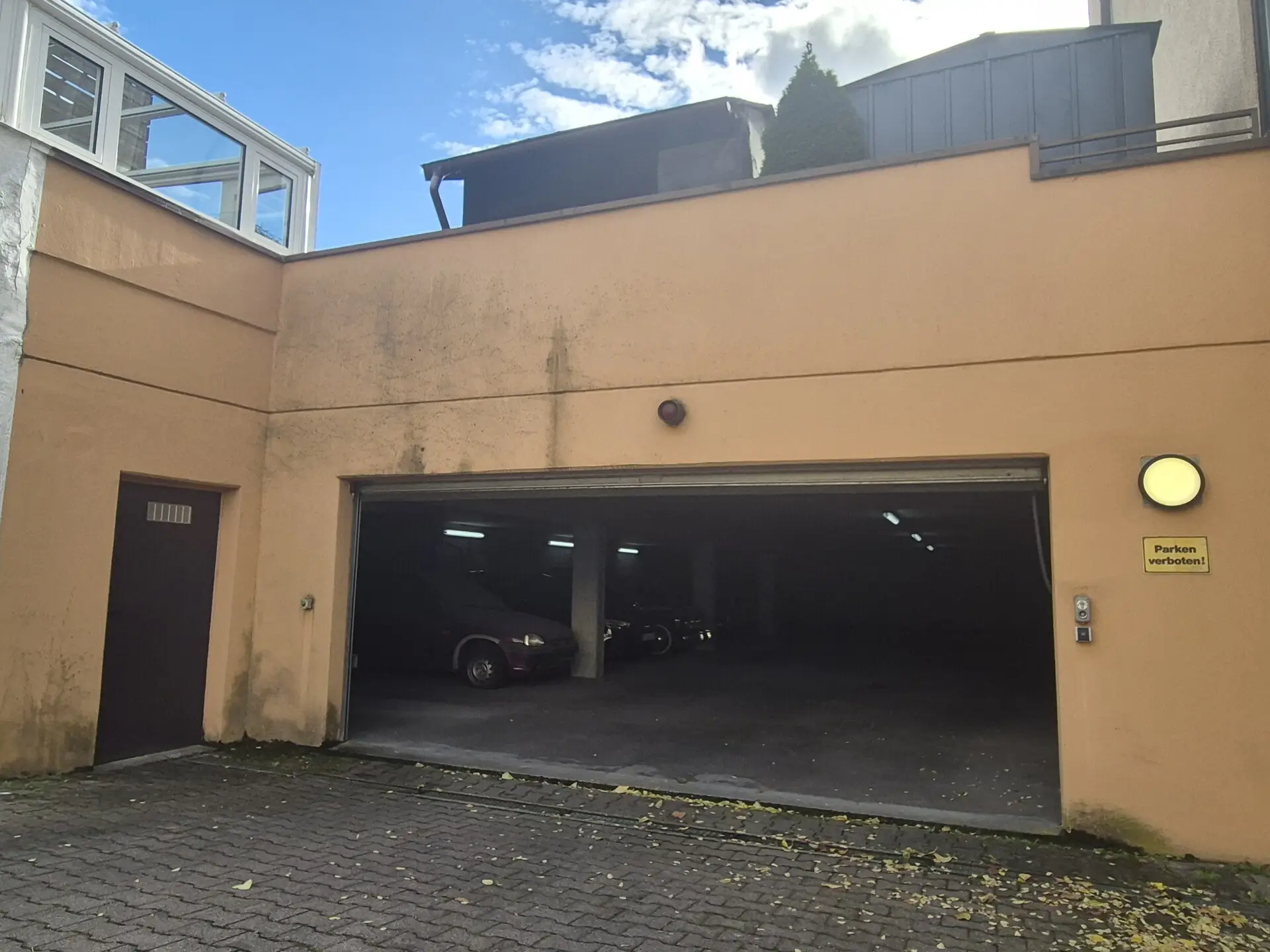 TG Einfahrt in Hausnr. nebenan