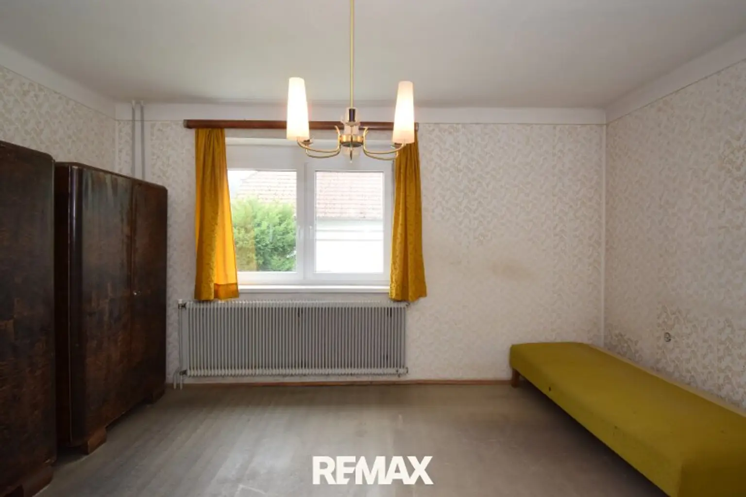geräumiges Zimmer