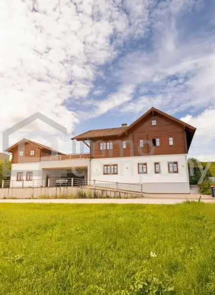 Wohnhaus Timelkam mit Gartenhaus, Pool, Sauna und Homeoffice, top gepflegt!