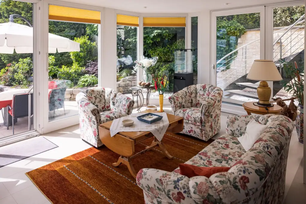 Luxuriöse Villa mit Panoramablick, Swimmingpool und großem Garten in Baden bei Wien