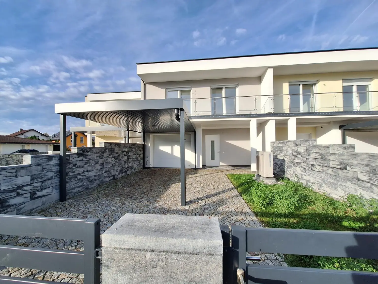 Top 2 - Vier Reihenhäuser stehen zum Verkauf