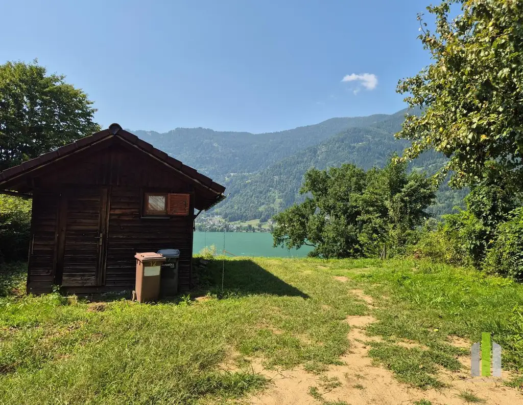 Schönes Seegrundstück mit Seezugang und Baubewilligung!