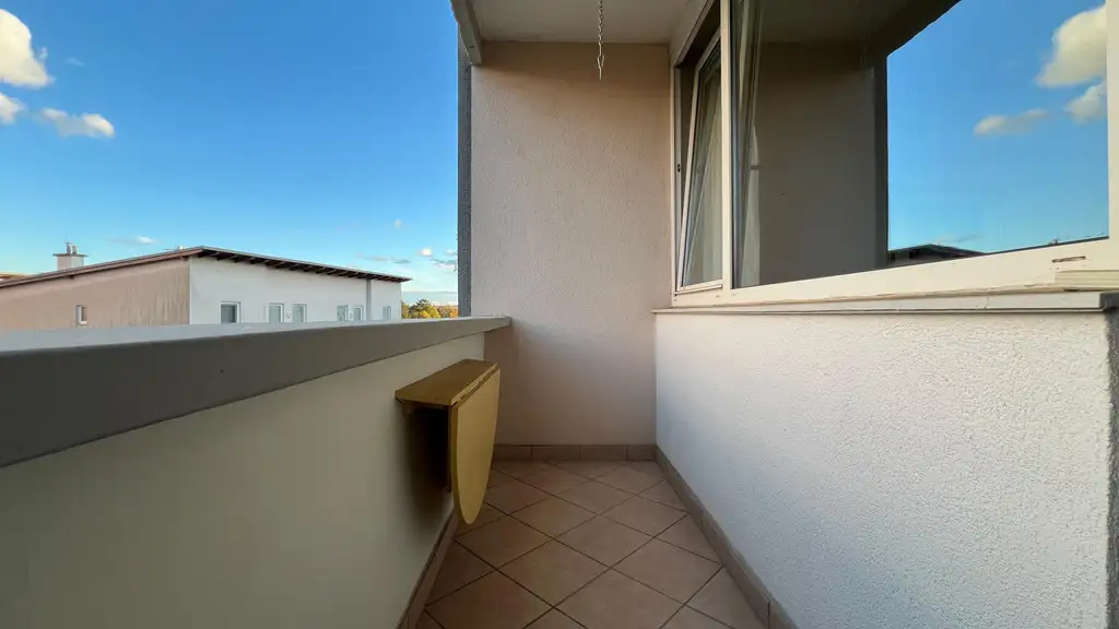 Eigentumswohnung mit Loggia – zentrale Lage in Fischamend