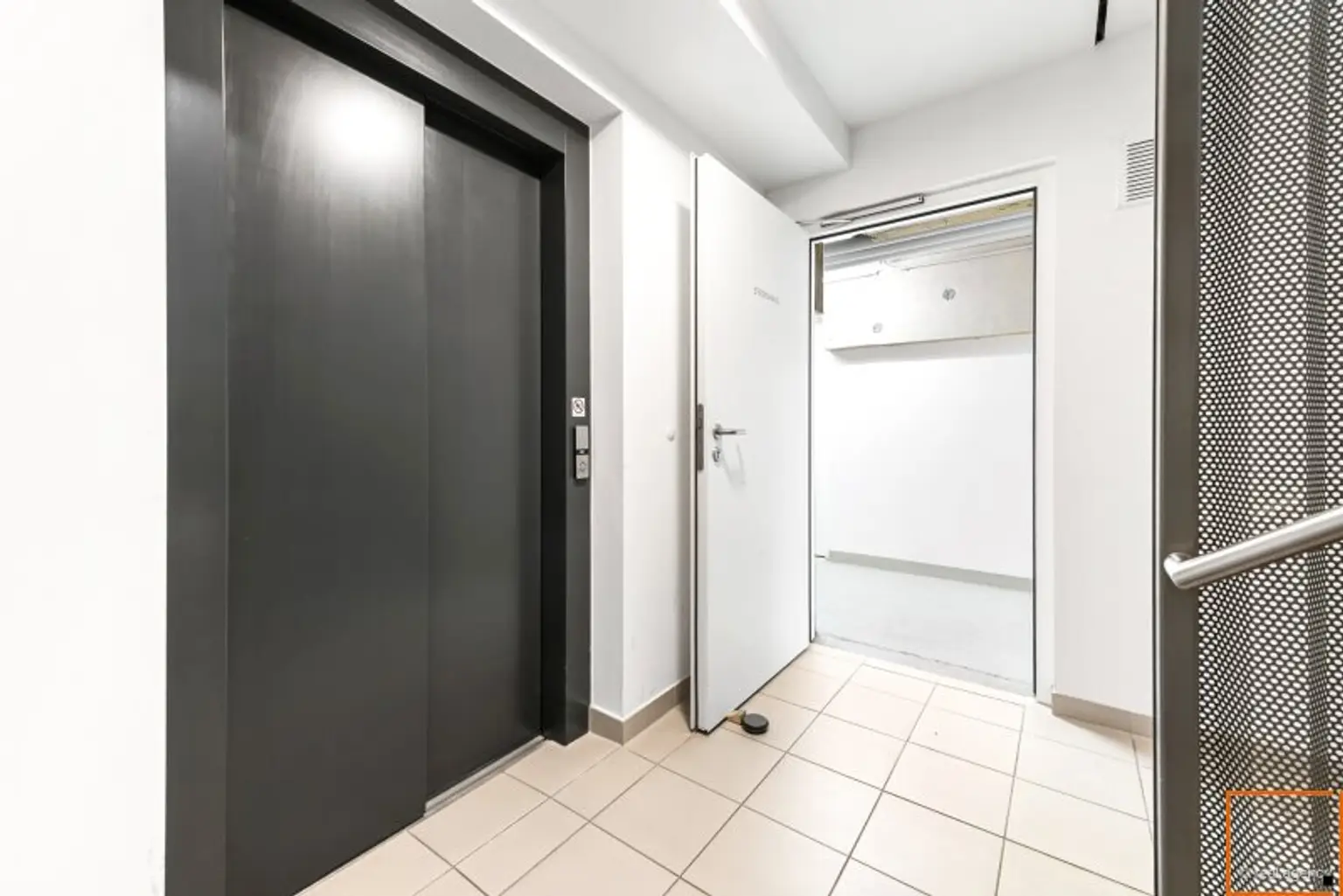 Lift in das Untergeschoß
