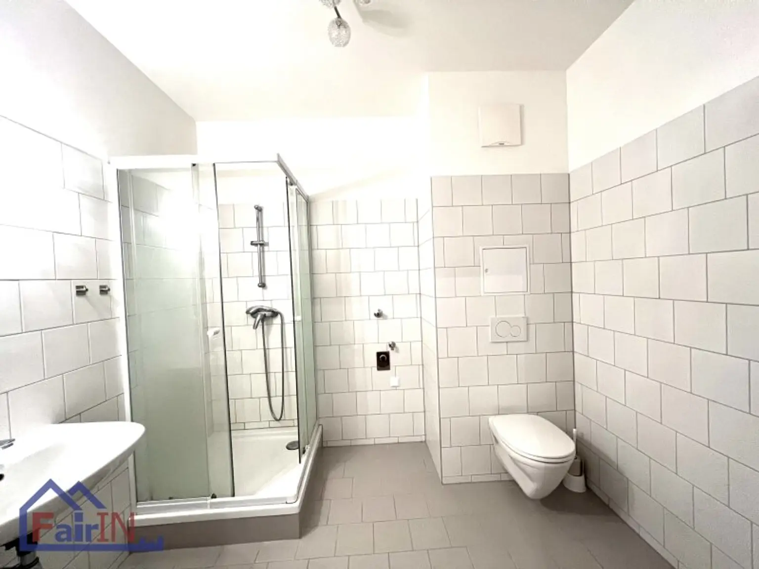 DIREKT BEIM HAUPTBAHNHOF - WOHNUNG MIT BALKON ZU VERKAUFEN