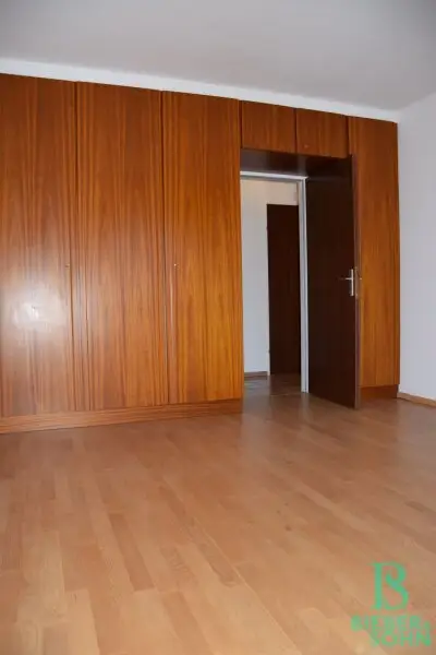 Eleganter "Retro-Style" - Großzügige, sonnige, ruhige Wohnung mit Süd-Loggia! 2 Garagenplätze!