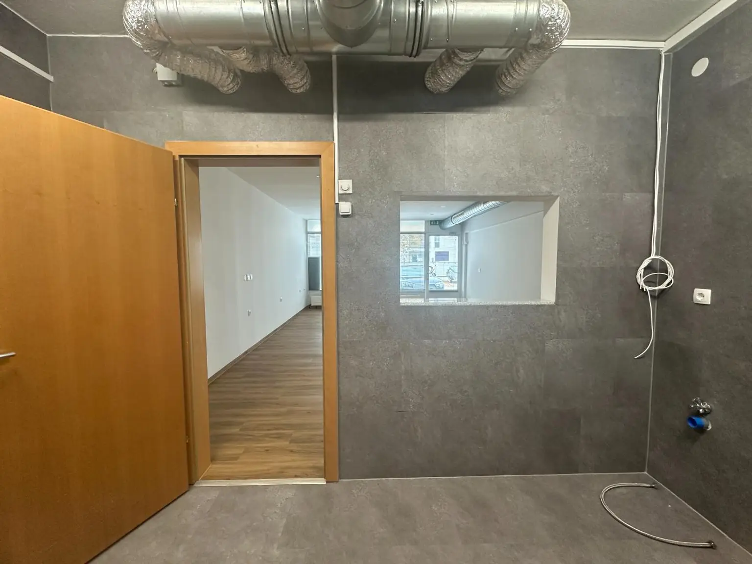 Küche/Lager, abgetrennter Raum