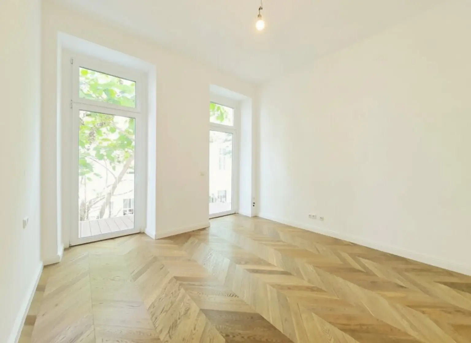 ++NEU++ Premium-Erstbezug 4-Zimmer-Stilaltbau plus 2 BALKONEN mit luxuriösem Finish! ++Absolut ruhig gelegen in Top Location NÄHE Urania! U-Bahn & CAT ++
