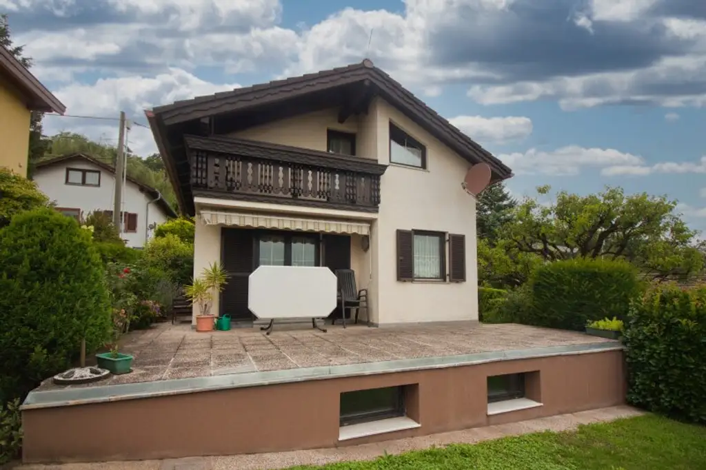 GANZ WIEN UNTER SICH | Eigengrund mit Blick über Wien und charmantem Kleingarten-/Einfamilienhaus am herrlichen HEUBERG