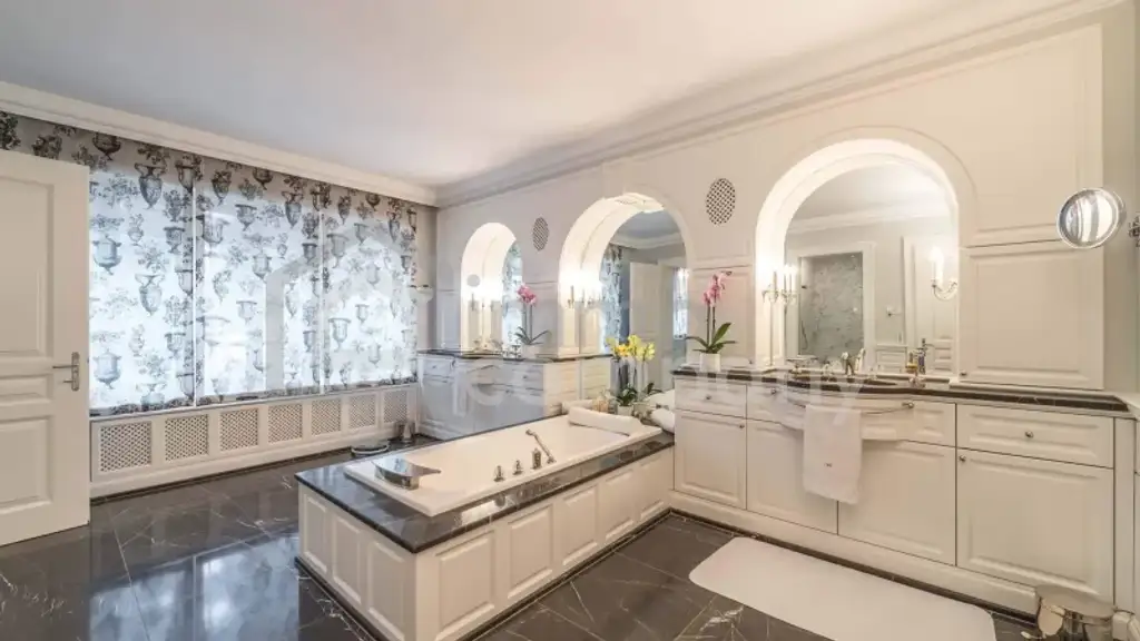 diese Villa-  ein perfektes Refugium für Menschen, mit höchstem Wohnanspruch, in privater Umgebung.