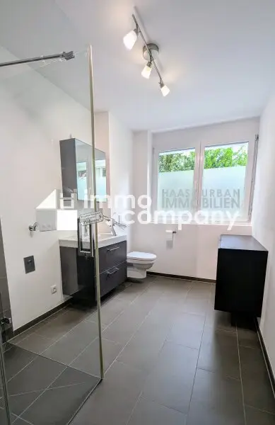 Moderne 3-Zimmer-EG-Wohnung mit Terrasse in zentraler Lage - inkl. TG-Stellplatz & Küche!
