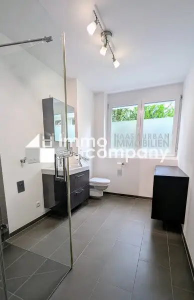 Moderne 3-Zimmer-EG-Wohnung mit Terrasse in zentraler Lage - inkl. TG-Stellplatz & Küche!