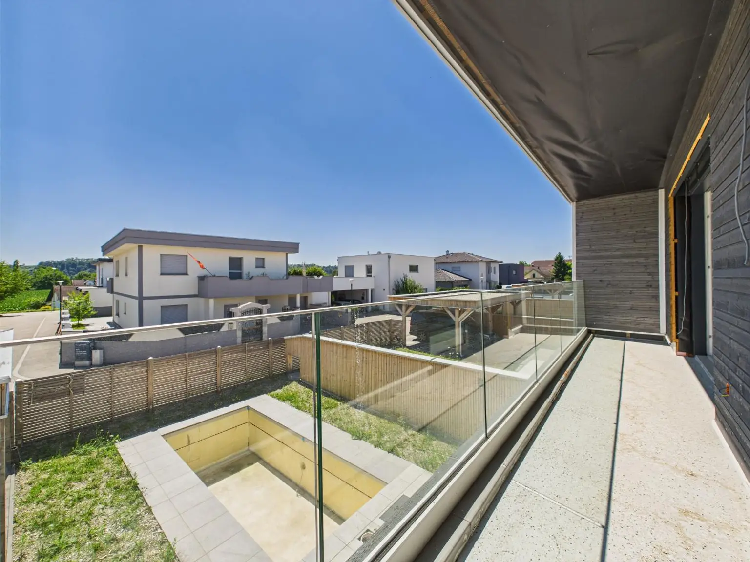 Wels-West: Luxuriöse Doppelhaushälfte mit Salzwasserpool, smarter Hausechnik & 149 m² Wohnfläche