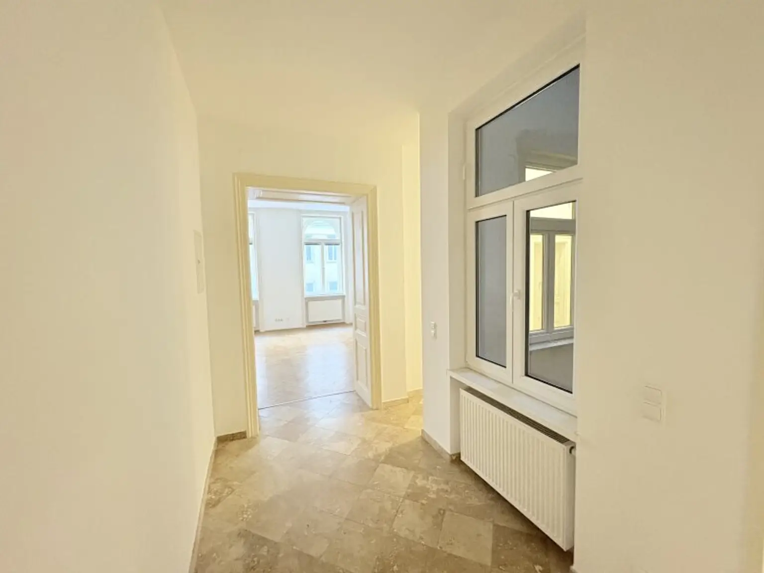 Großzügiges 3-Zimmer Altbaujuwel mit Nähe zur U4 Friedensbrücke! Zwei Badezimmer!