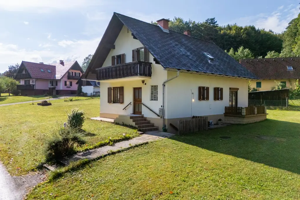 Einfamilienhaus mit großem Grundstück in sonniger Ruhelage