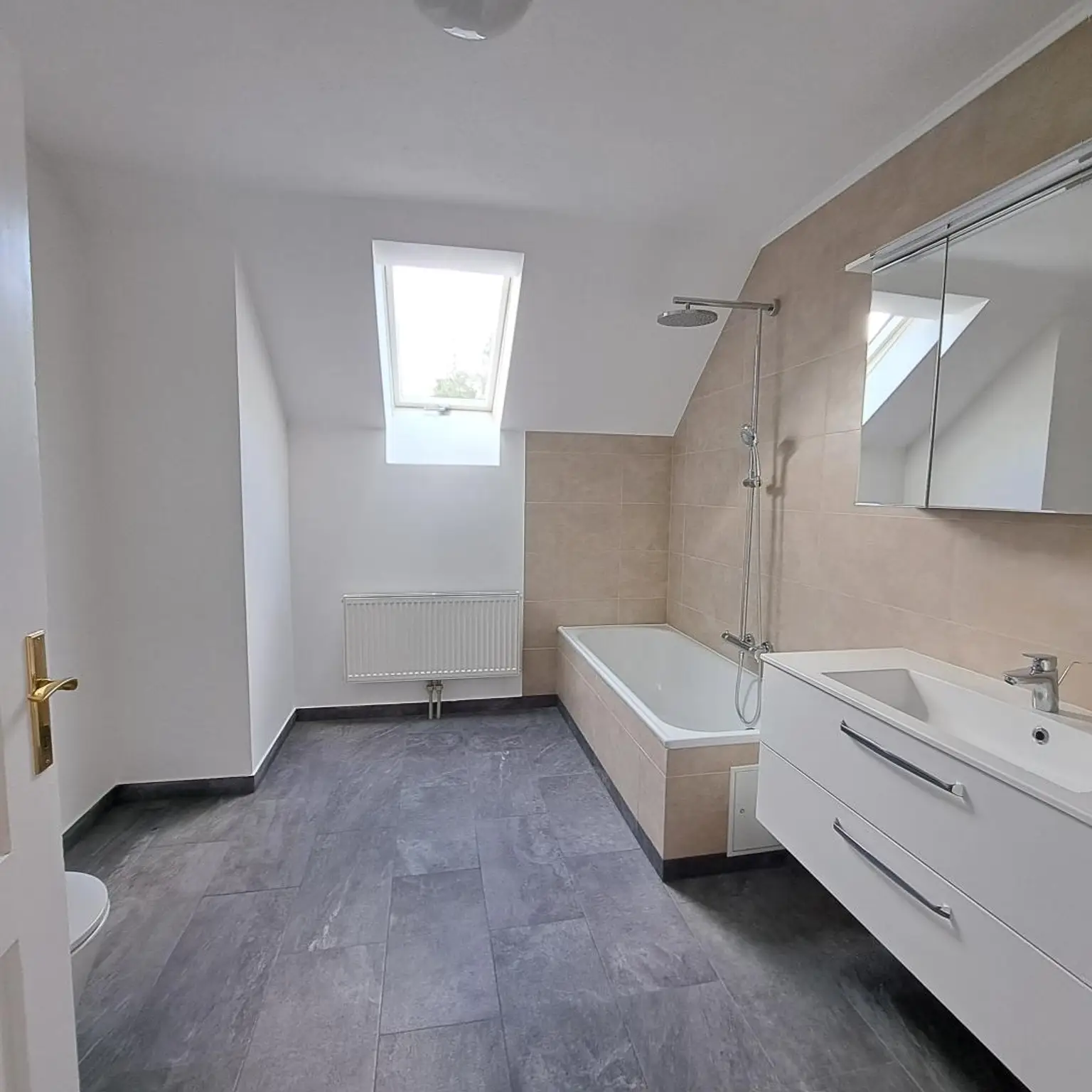 PROVISIONSFREI! Dachgeschosswohnung mit Terrasse - Eigengarten möglich!