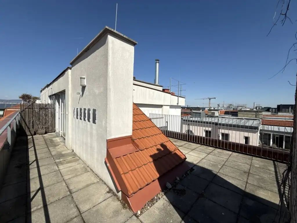 Unbefristete 4 Zimmer-Dachgeschosswohnung mit Dachterrasse ab sofort zur Anmietung frei!
