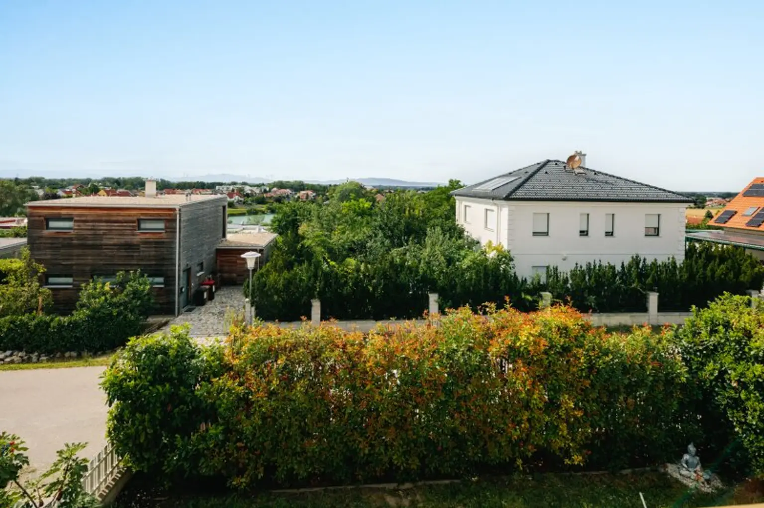 Balkon mit Blick zum Badesee