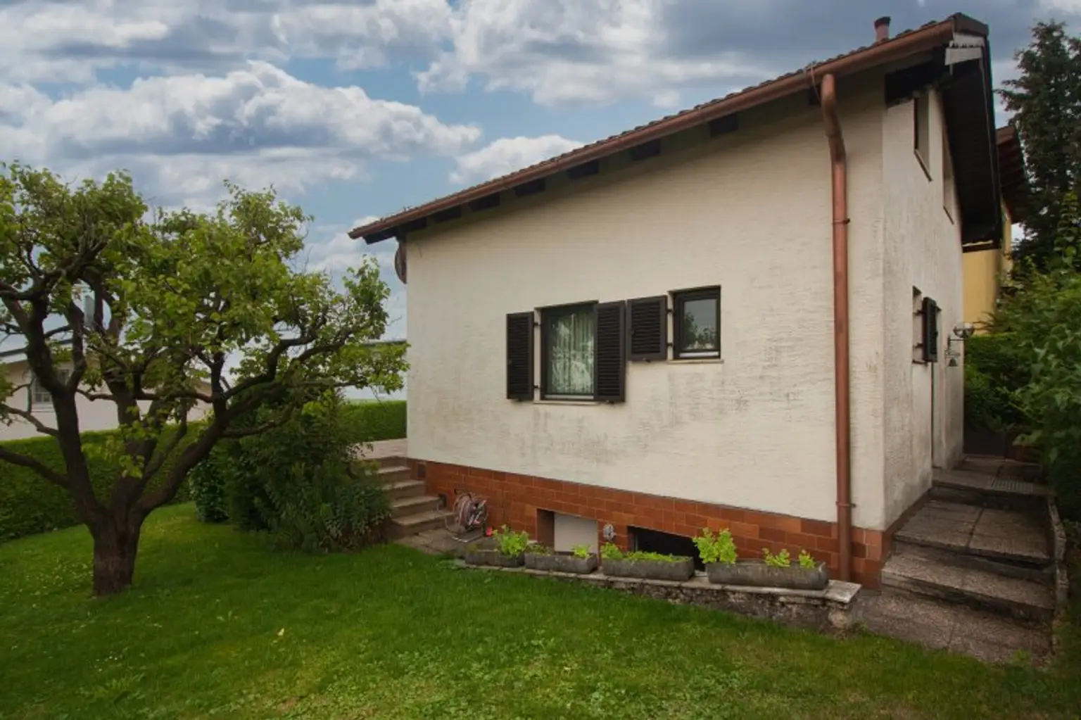 GANZ WIEN UNTER SICH | Eigengrund mit Blick über Wien und charmantem Kleingarten-/Einfamilienhaus am herrlichen HEUBERG