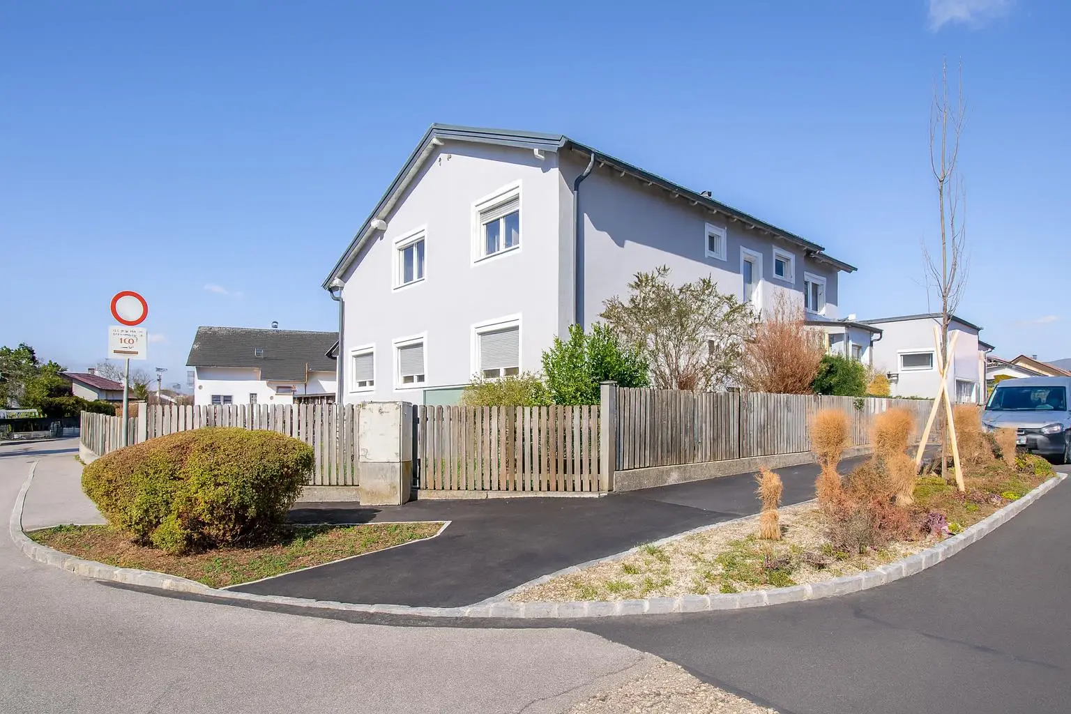 Bild 1, Außenansicht 1 Straßenseite