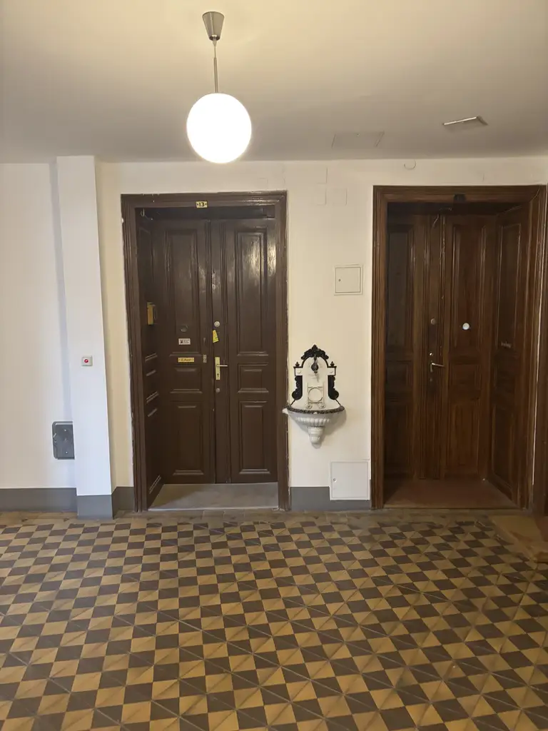 Sanierungsbedürftige 3 Zimmer Altbauwohnung mit viel Potential in zentraler Döblinger Lage - Billrothstrasse !