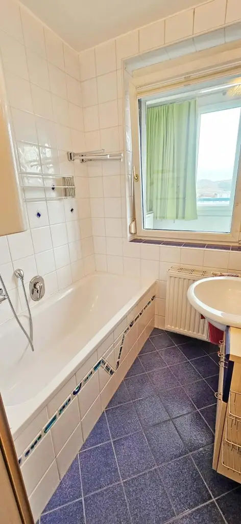 Wohnen ganz oben – 2-Zimmer-Dachgeschoßwohnung mit großer Loggia und Weitblick in Linz-Urfahr
