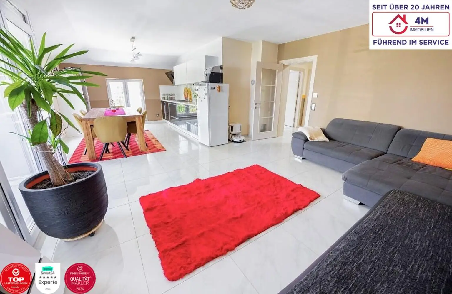 4-Zimmer-Dachgeschosswohnung (Bj. 2017) mit 17 m² Dachterrasse, 8 m² Balkon & Schneebergblick