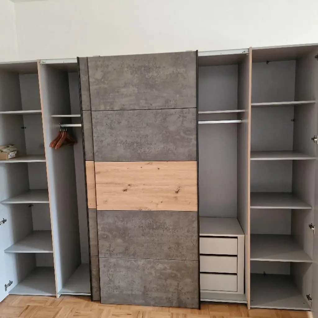 Kleinwohnung mit Küche! Carport kann angemietet werden!