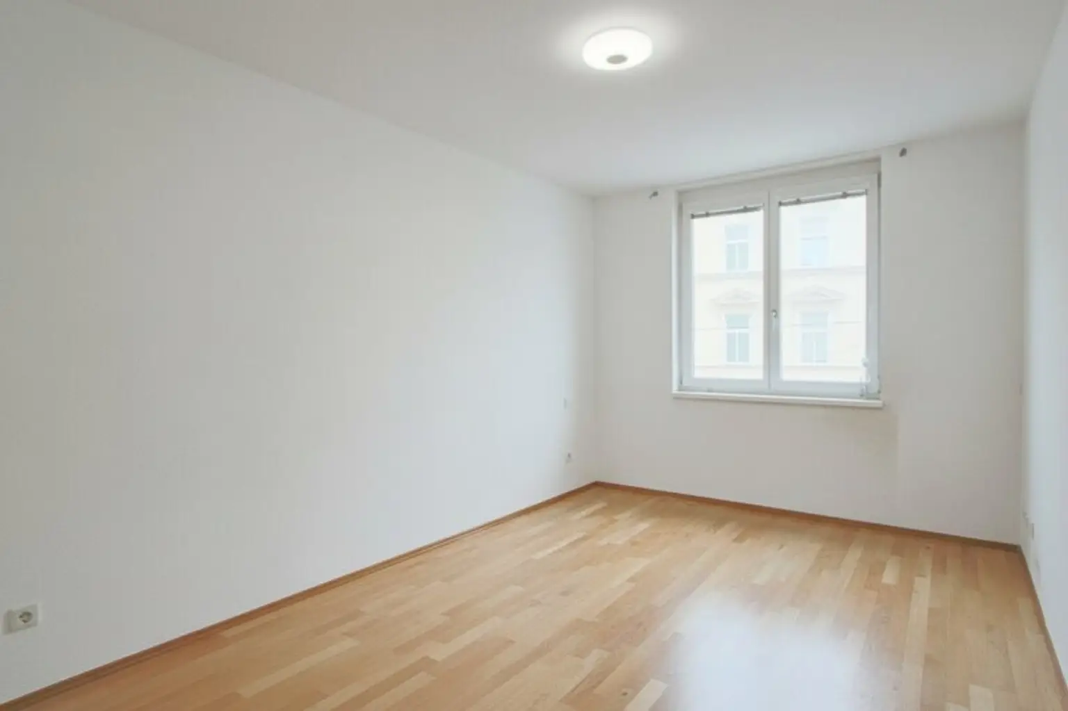 Kompakte 3-Zimmer mit Loggia!