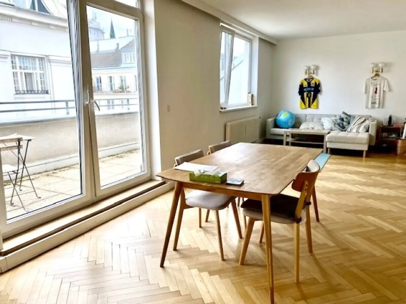 Terrassentraum mit herrlichem Fernblick: 3 Zimmer, Küche und 46 m2 Terrassen im 5.Stock, Stellplätze im Hof mitbenützbar, Nähe U1-Taubstummerngasse + Belvedere!