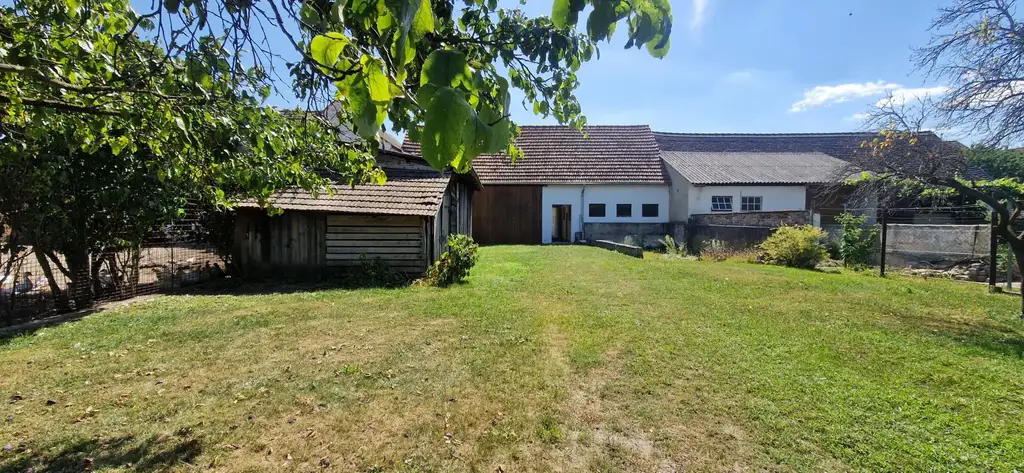 OPEN HOUSE! Charaktervolles altes Bauernhaus mit großzügigem Nebengebäude