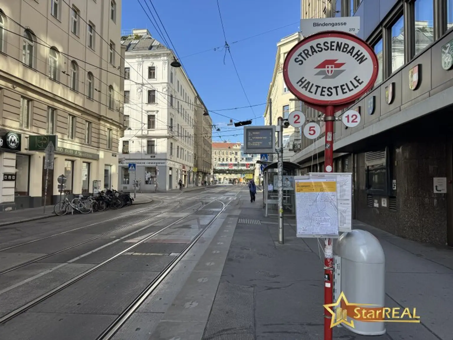 ROHDIAMANT IN TOPLAGE! U6 DIREKT. SANIERUNGSBEDÜRFTIGE 3,5 ZIMMER. FISCHGRÄTPARKETT.