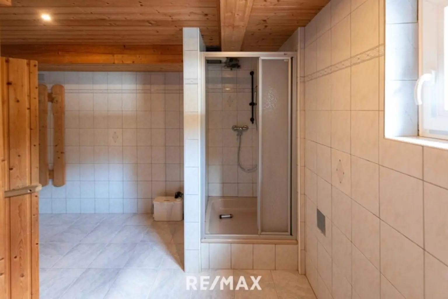 Keller mit Sauna und Dusche