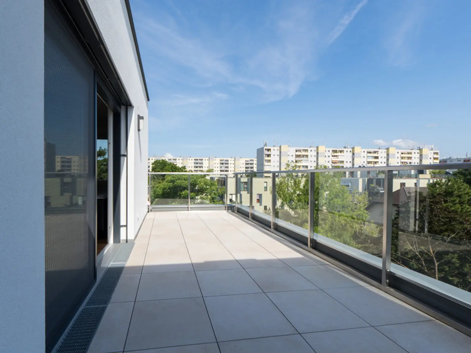 "Ganz oben. Angekommen": Premium-Penthouse mit 4 Zimmern und 3 Terrassen im 2. DG.